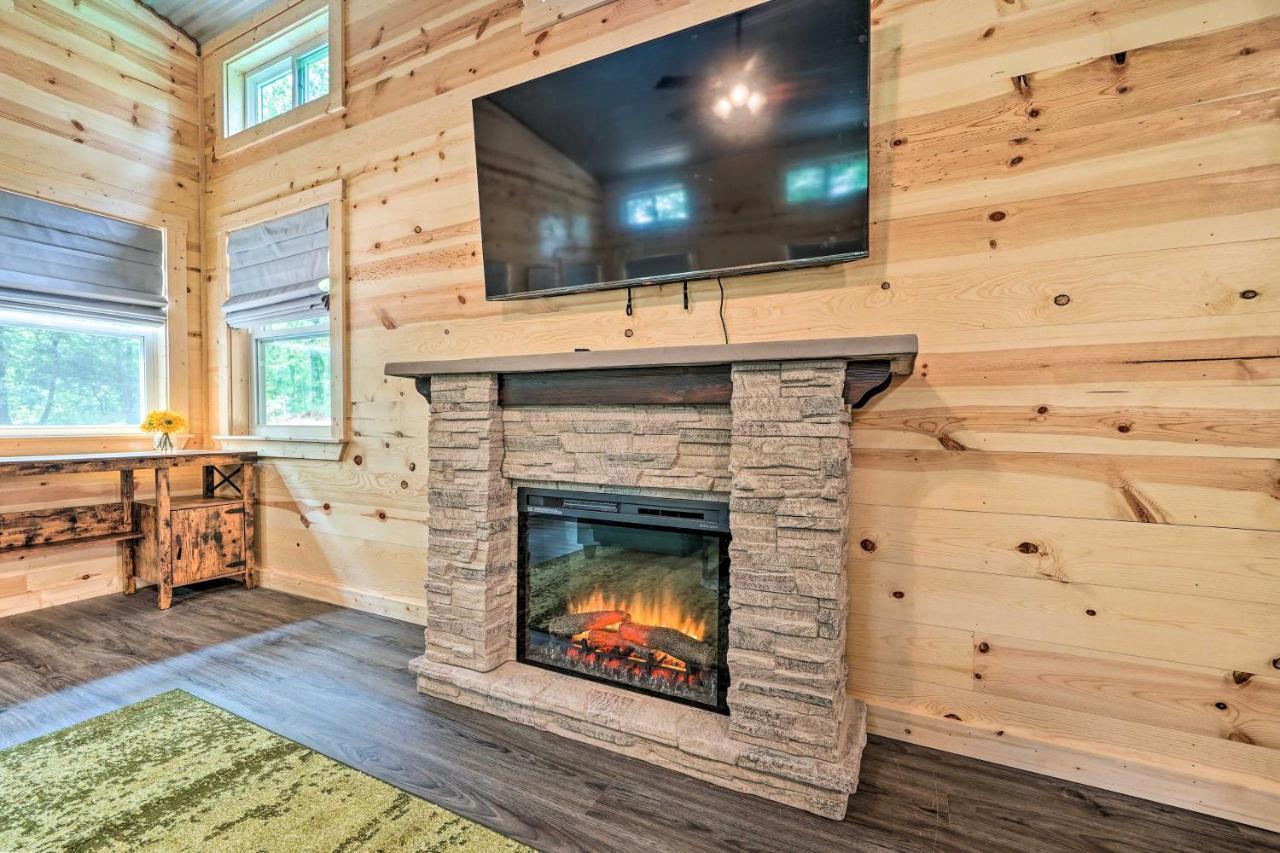 Stylish Cabin By Beavers Bend Hot Tub And Fire Pit Брокен-Боу Экстерьер фото
