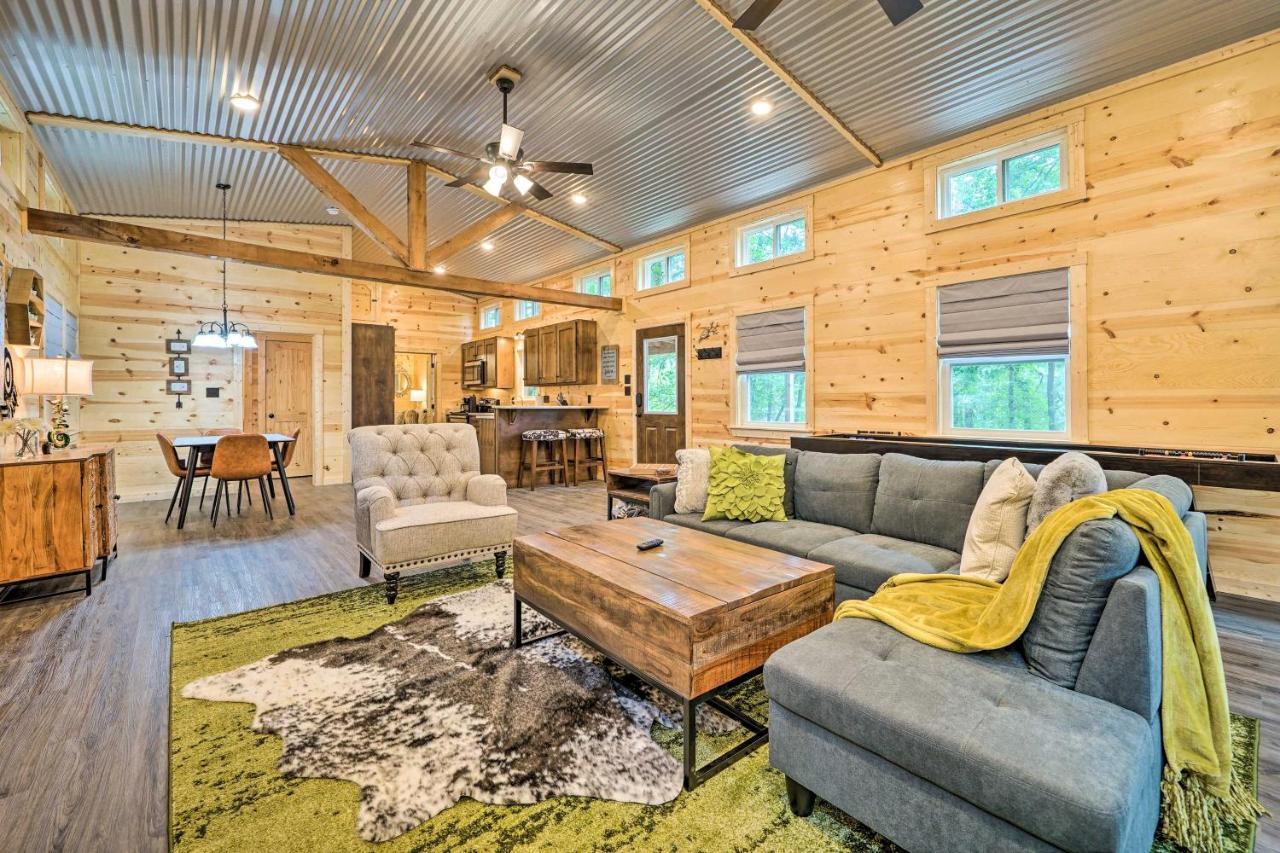 Stylish Cabin By Beavers Bend Hot Tub And Fire Pit Брокен-Боу Экстерьер фото