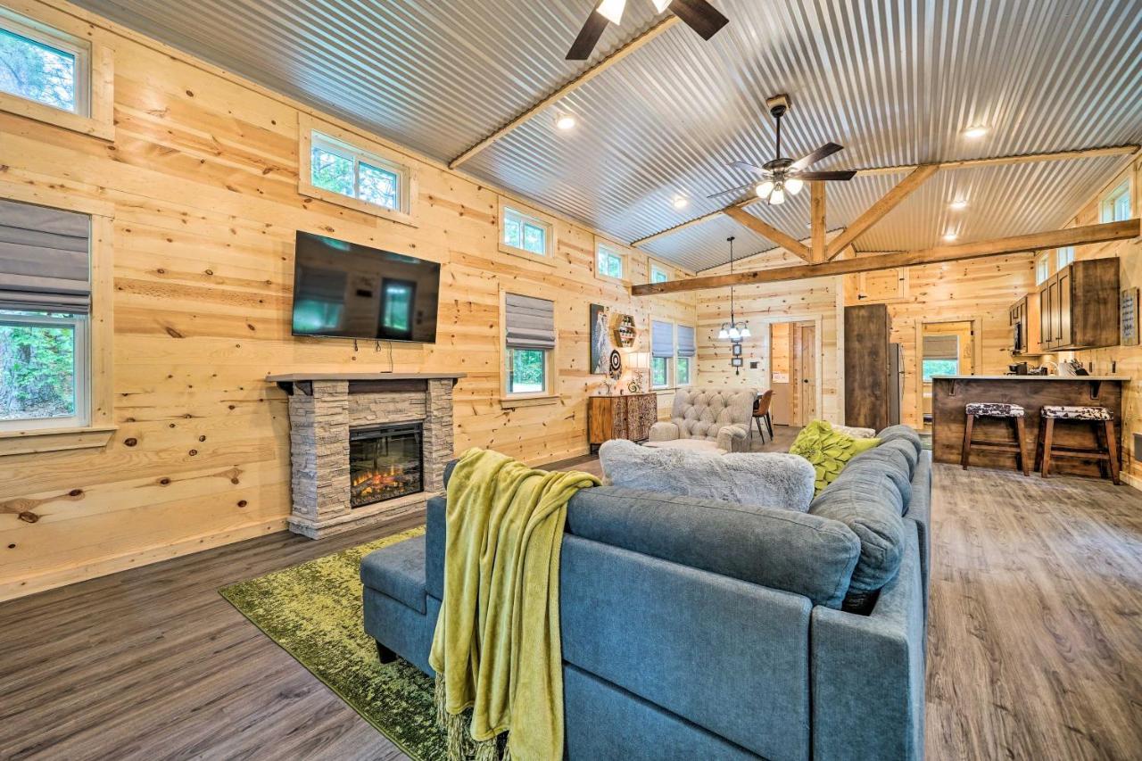 Stylish Cabin By Beavers Bend Hot Tub And Fire Pit Брокен-Боу Экстерьер фото