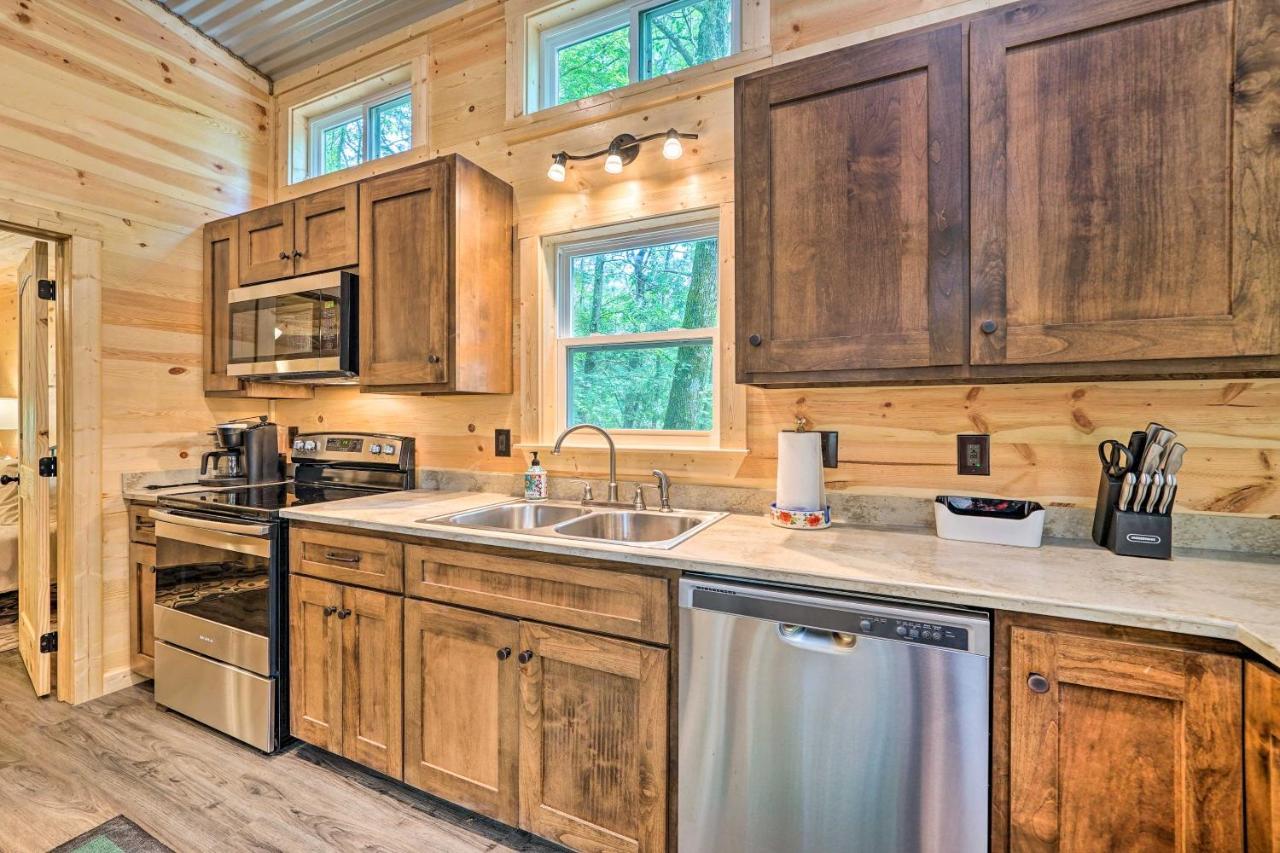 Stylish Cabin By Beavers Bend Hot Tub And Fire Pit Брокен-Боу Экстерьер фото