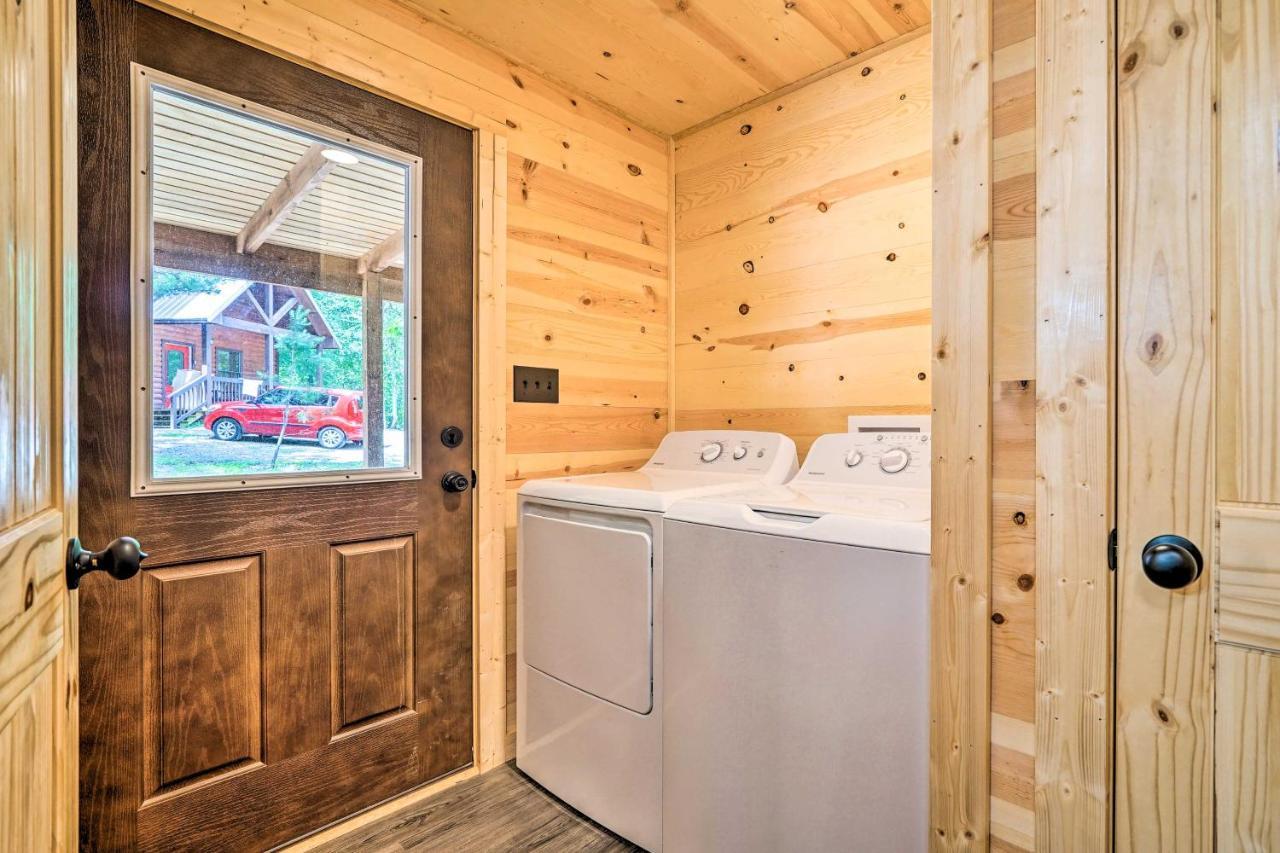 Stylish Cabin By Beavers Bend Hot Tub And Fire Pit Брокен-Боу Экстерьер фото