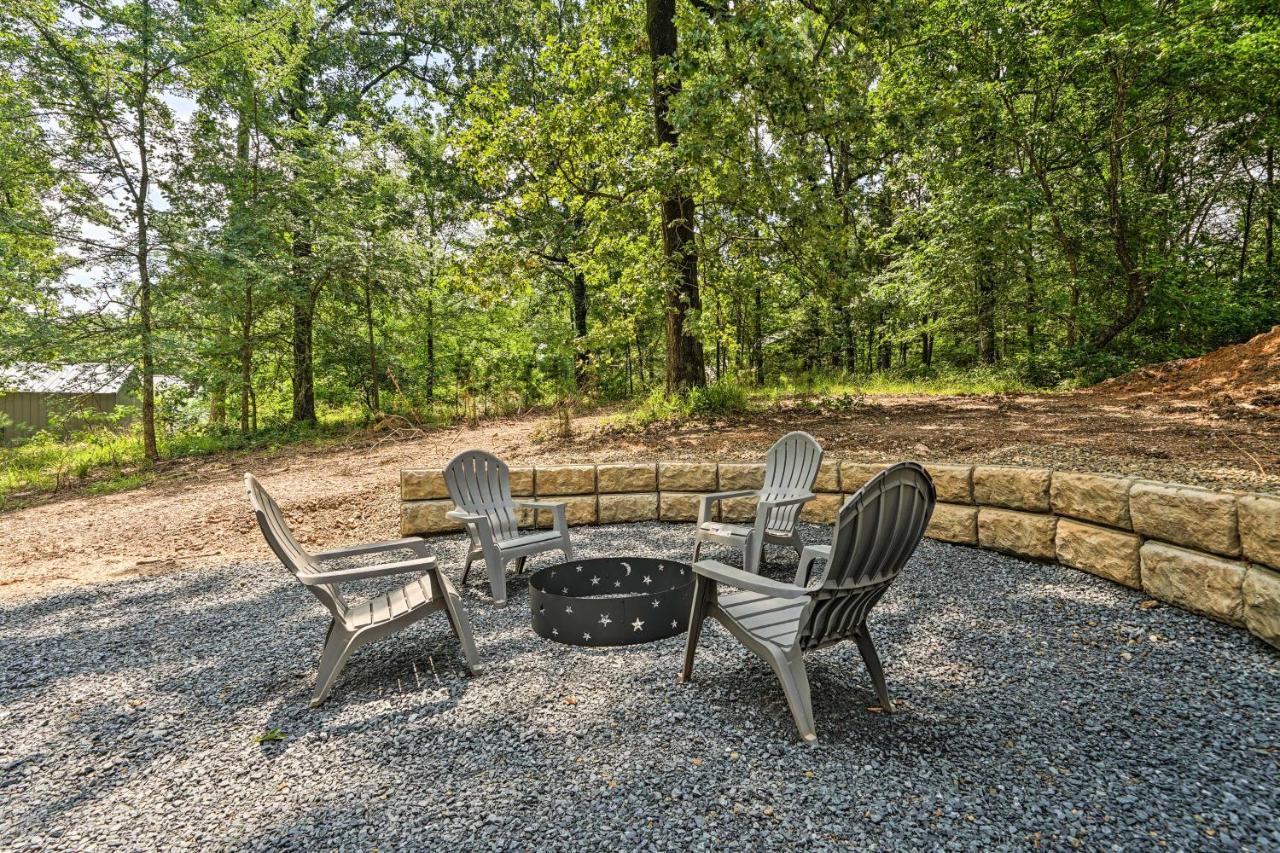 Stylish Cabin By Beavers Bend Hot Tub And Fire Pit Брокен-Боу Экстерьер фото
