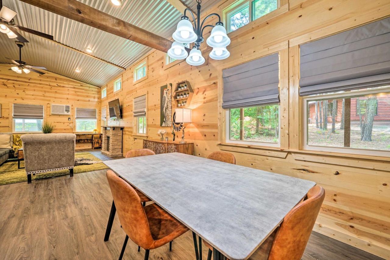 Stylish Cabin By Beavers Bend Hot Tub And Fire Pit Брокен-Боу Экстерьер фото