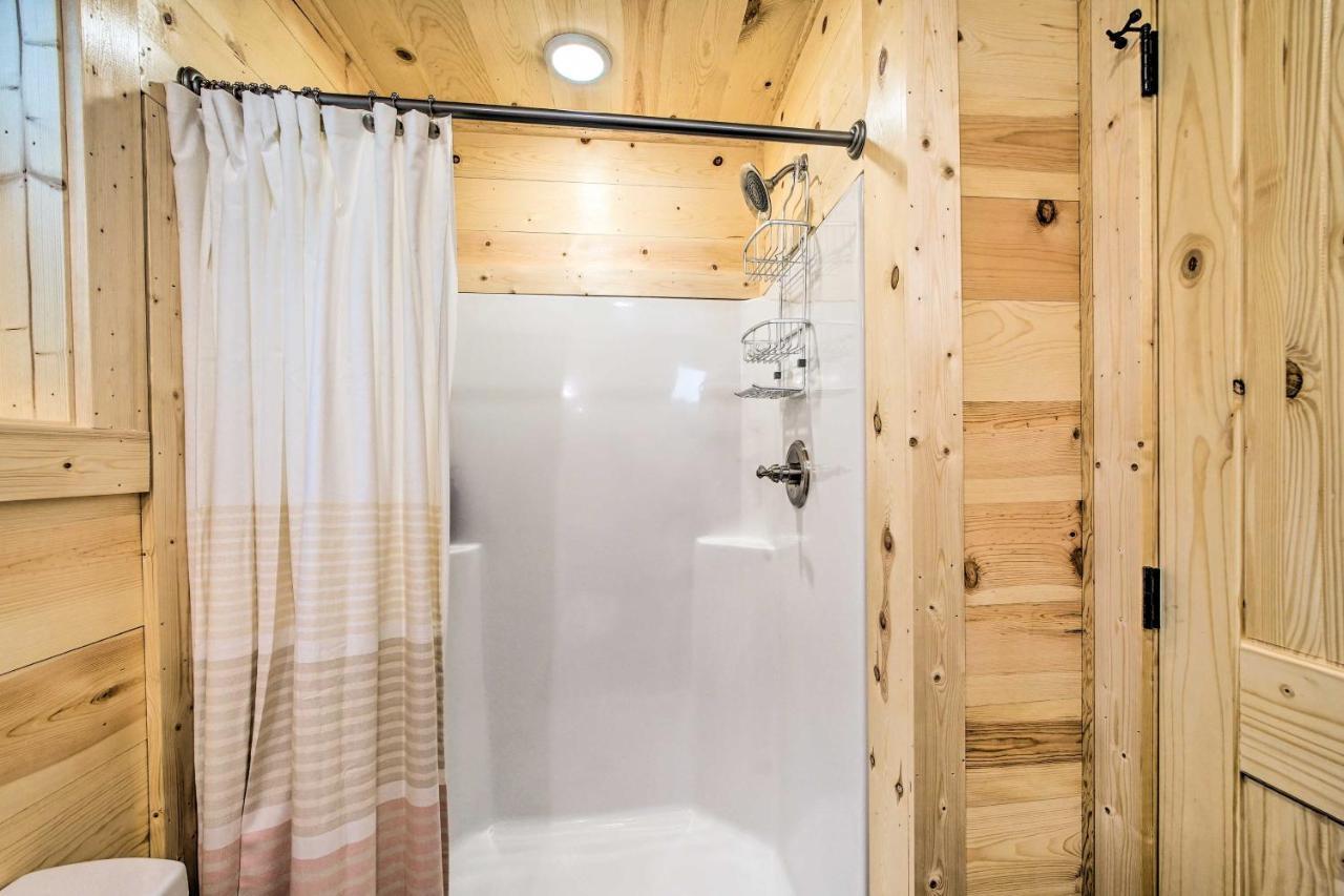 Stylish Cabin By Beavers Bend Hot Tub And Fire Pit Брокен-Боу Экстерьер фото
